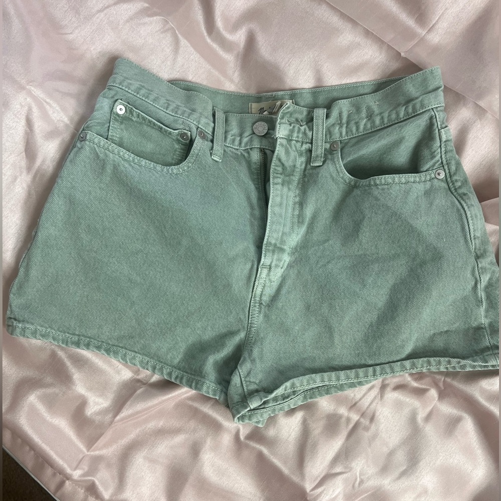 Size 27 Madewell “mom jeans” shorts